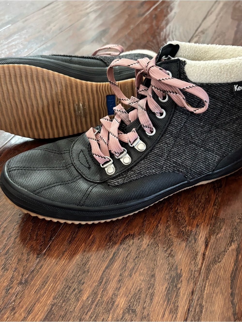 Keds Women's Black Lace-Up Ankle Sneaker Boots with Fuzzy Lining Size 8